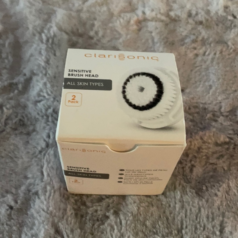 Clarisonic sensitive brush head 2 pack NWT in the box